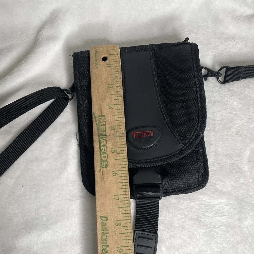 TUMI‎ T2 Nylon Wallet Passport Bag Pouch Travel Card Case Ballistic Crossbody